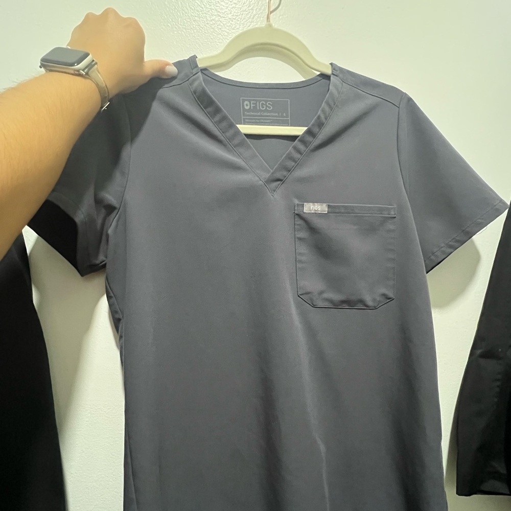 Figs Women's Catalina Charcoal V-Neck Tee